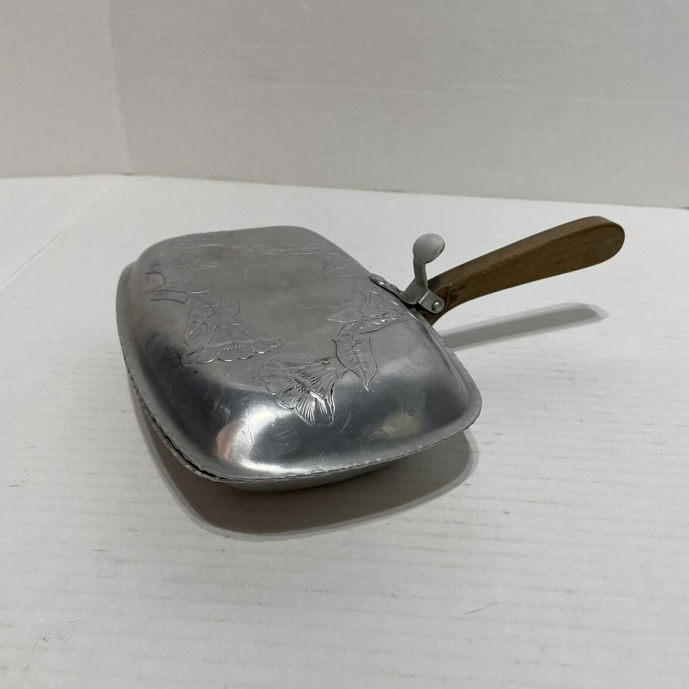 Farberware Covered Silent Butler Handled Dish Silver Color 10” wide Brooklyn NY - Picture 3 of 9